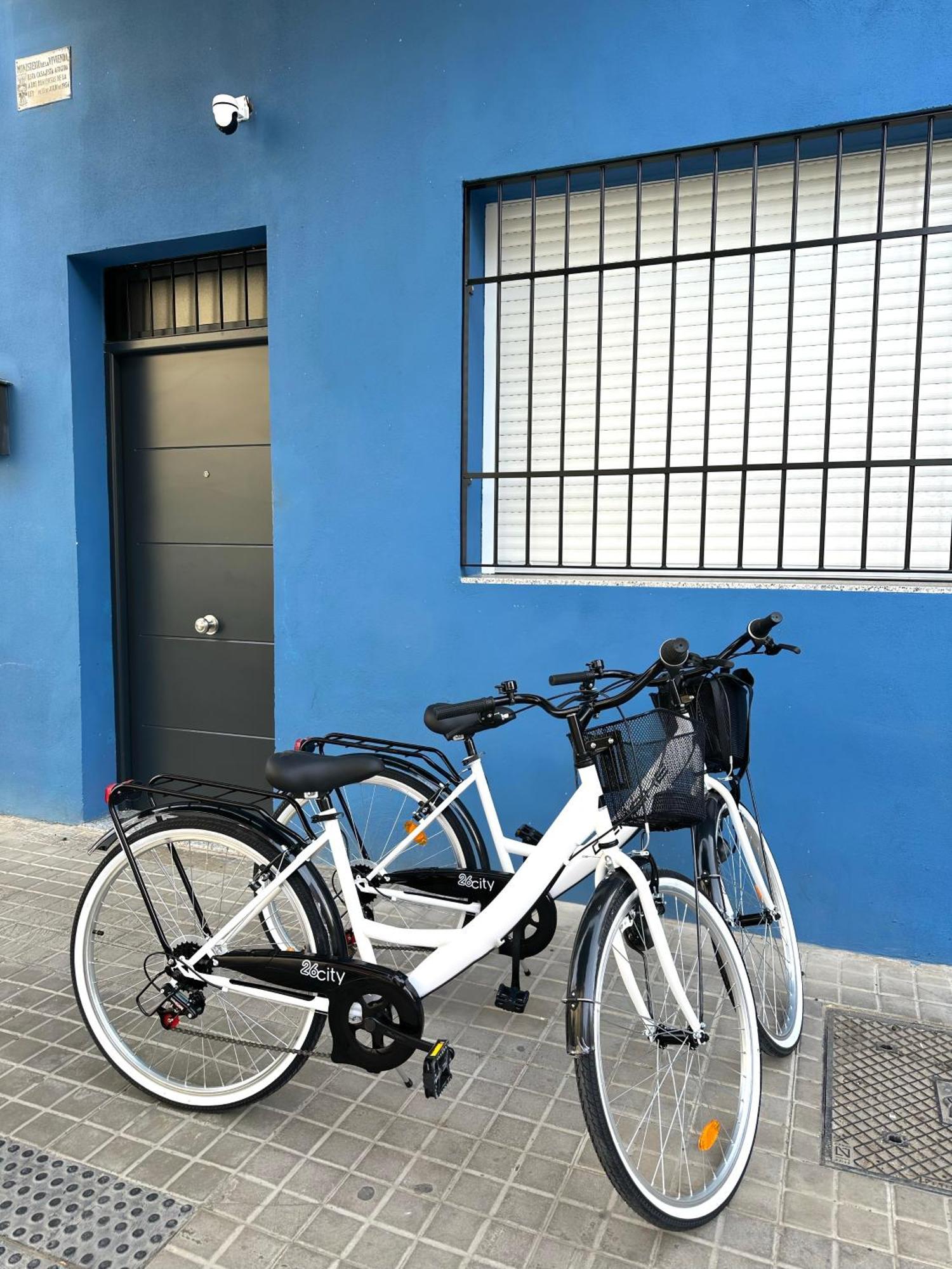 The Valencia Stop Exterior photo